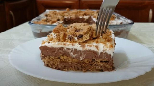 Νόστιμο και γρήγορο γλυκό ψυγείου με 3 υλικά!