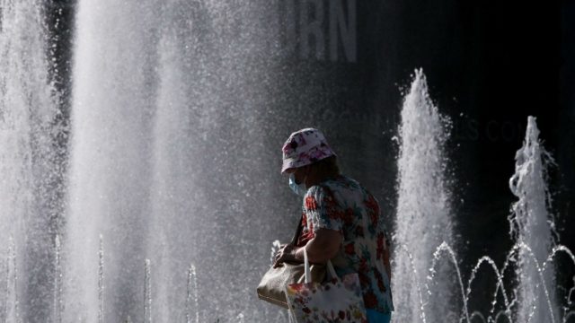 Καιρός – Σάκης Αρναούτογλου: 45 βαθμούς με αποπνικτικό λίβα αύριο – Πότε θα μειωθεί η θερμοκρασία