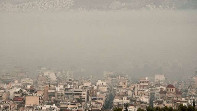 Πυρκαγιές: “Η παραμονή στους εξωτερικούς χώρους ισοδυναμεί με κάπνισμα 10 τσιγάρων”
