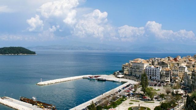 Καταγγελία – Κέρκυρα: Κατέβασαν «στη μέση του πουθενά» από το πλοίο μητέρα με γιο ΑμΕΑ