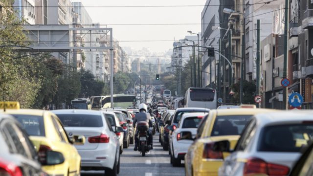 Κυκλοριακό κομφούζιο: Σε ποιους δρόμους υπάρχει αυξημένη κίνηση – Ποιους να αποφύγετε