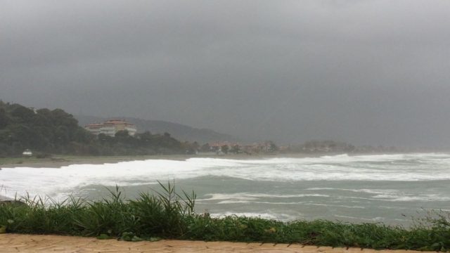 Ηράκλειο: 10χρονο παιδί παρασύρθηκε από τα κύματα – Σε σοβαρή κατάσταση στο νοσοκομείο