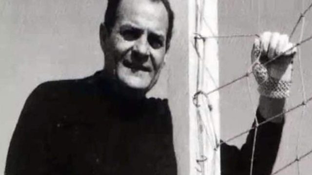 Λάμπρος Κωνσταντάρας: Η εποχή που έπαιζε τερματοφύλακας και ο άγριος καβγάς στη Λεωφόρο – Το αμάξι που διέλυσε στα γυρίσματα ταινίας και κόστισε μια περιουσία στον Φίνο