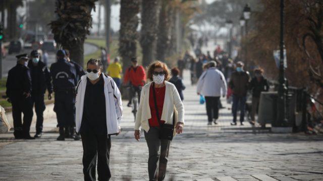 Κορωνοϊός: Αυξάνονται οι διασωληνωμένοι ηλικίας 18 έως 39 ετών – Έρχονται νέα μέτρα