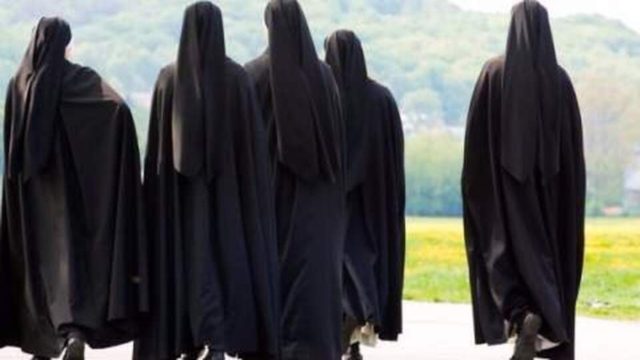 Συναγερμός στην Αίγινα – “Σφραγίζεται” το μοναστήρι του Αγίου Νεκταρίου