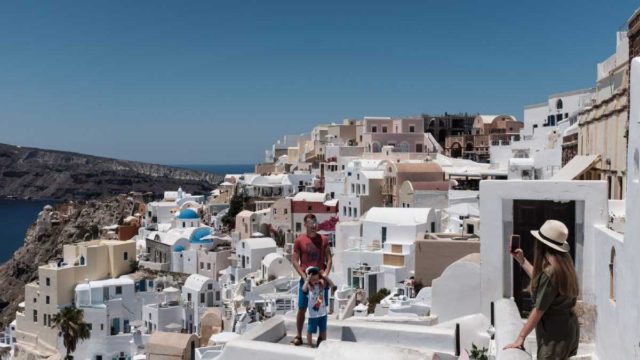 Μετά την Κρήτη: Τα 6 νησιά που κινδυνεύουν άμεσα με lockdown