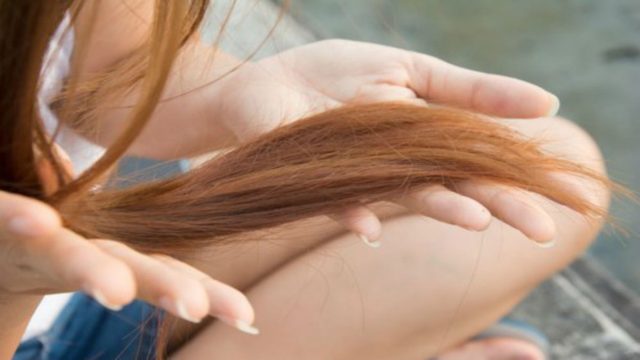 Μαλλιά: 8+1 συμβουλές για να αποφύγετε την ψαλίδα