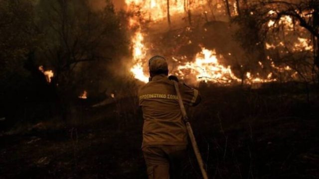 Φωτιά στη Μάνη: Τραγωδία στη Λακωνική πλευρά – Σε συναγερμό Αρεόπολη και Γύθειο