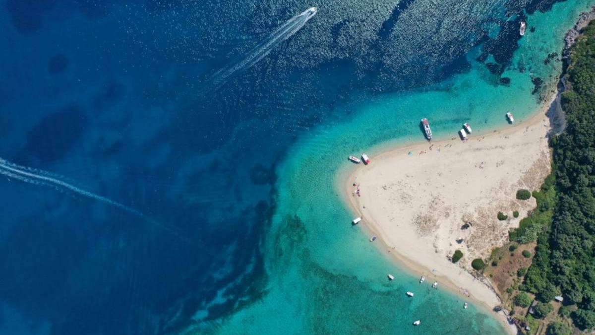 Μαραθονήσι: Το πανέμορφο νησάκι του Ιονίου που έχει κατοίκους μόνο χελώνες!
