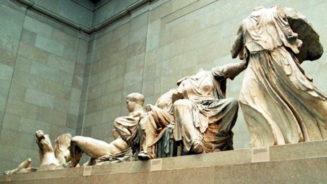 Σάλος με τα Γλυπτά του Παρθενώνα: Απαίτηση της Μενδώνη γυρίζουν άμεσα – Γιατί παραμένουν στη Βρετανία