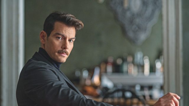 Άγριες Μέλισσες – Γιάννης Κουκουράκης: Η φωτογραφία του «Κωνσταντή» με κοιλιακούς «φέτες»
