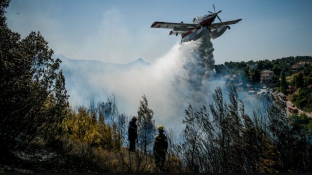 Πύρινη κόλαση και στη Μεσσηνία: Αναζωπύρωση της πυρκαγιάς – Εκκενώνονται οικισμοί – Μήνυμα από το 112