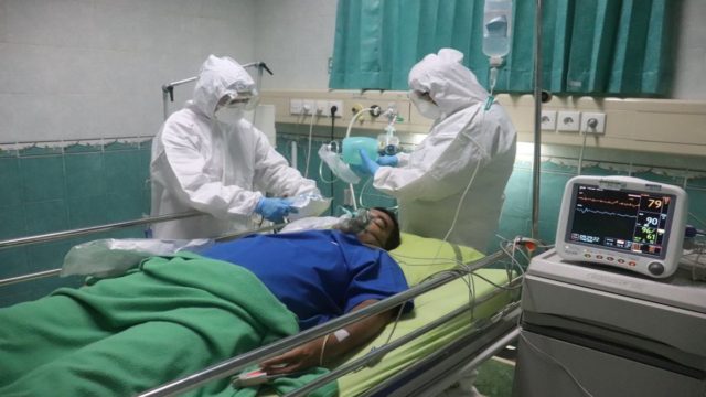 Κρήτη: Bουλιάζει από κρούσματα και νοσηλείες – Μόνο μια κλίνη ΜΕΘ έχει μείνει στο ΠΑΓΝΗ