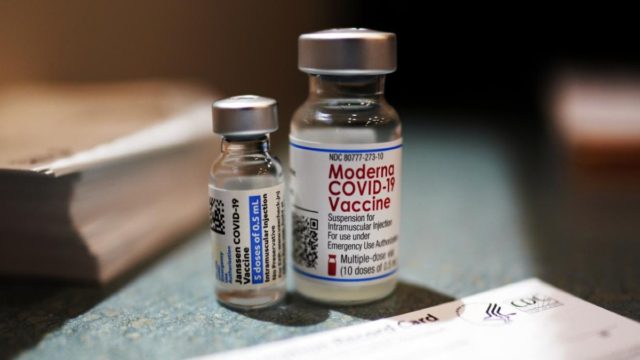 ΣΟΚ: Δύο θάνατοι έπειτα από εμβολιασμό με Moderna!