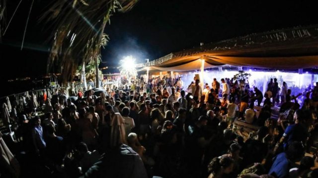 Απίστευτο! Γλέντια στα μπουζούκια μέχρι το πρωί – «Ζητούσαν τα κινητά για να μην ανεβάζουμε βίντεο»