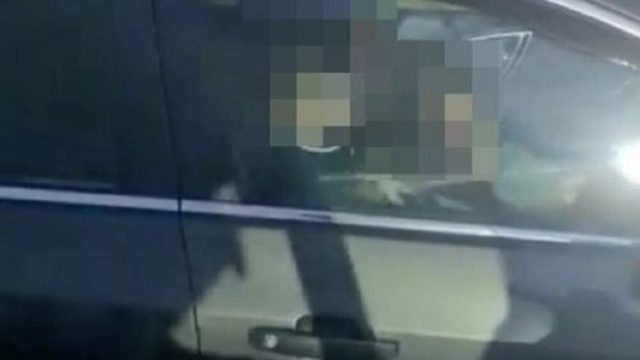 Σοκ! Του έκανε στοματικό ενώ οδηγούσε και τα είδαν… όλα στην προσπέραση! (video)