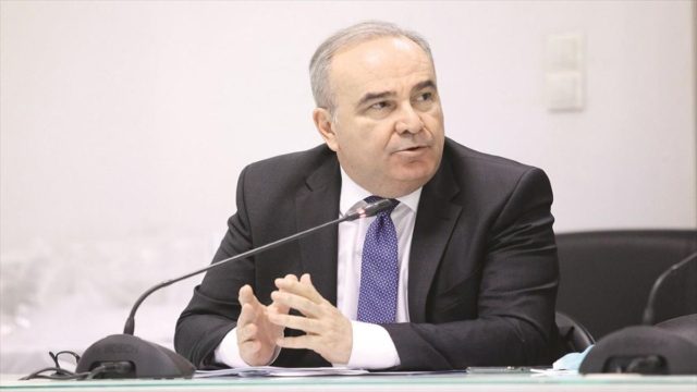 Παπαθανάσης: Στο τραπέζι η επέκταση της υποχρεωτικότητας του εμβολιασμού