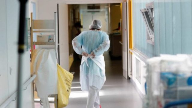 Νοσηλεύτρια στην Πάτρα: Τώρα που έκανες το εμβόλιο θα πάθεις καρκίνο σαν τον πατέρα σου