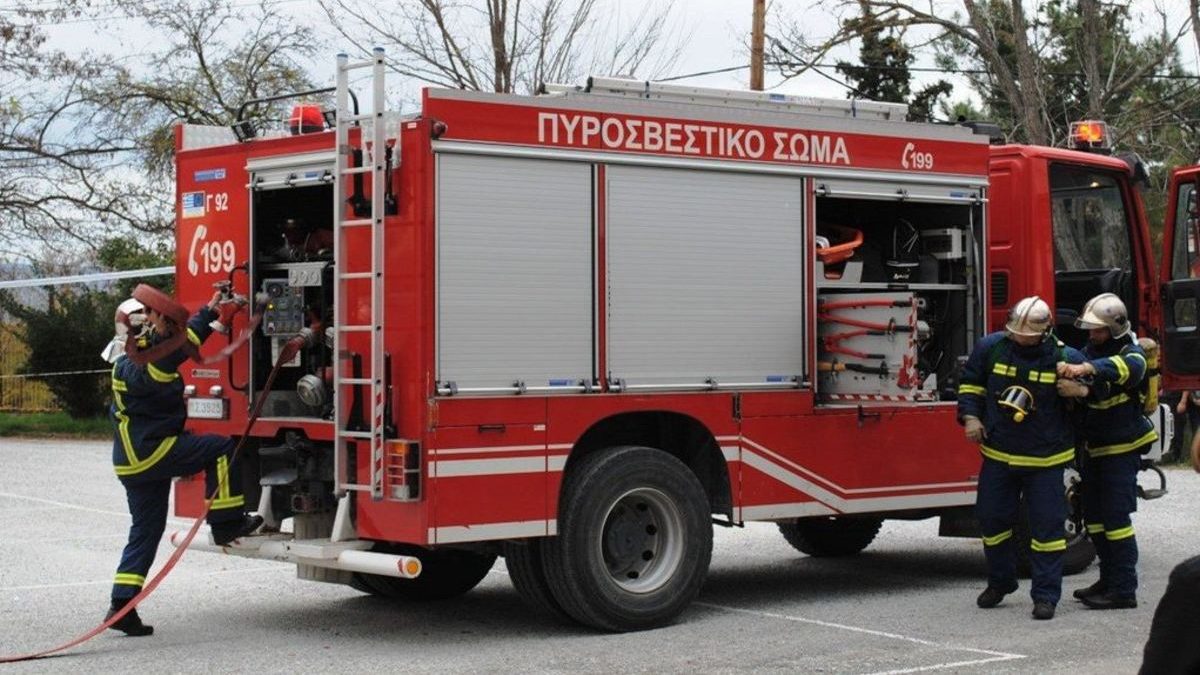 Φωτιά στη Θεσσαλονίκη: Στις φλόγες παραδόθηκε σπίτι στην Άνω Πόλη