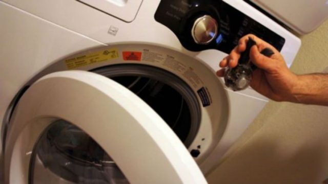 Βάζει πιπέρι στo πλυντήριο! Το κόλπο που θα σας ξετρελάνει