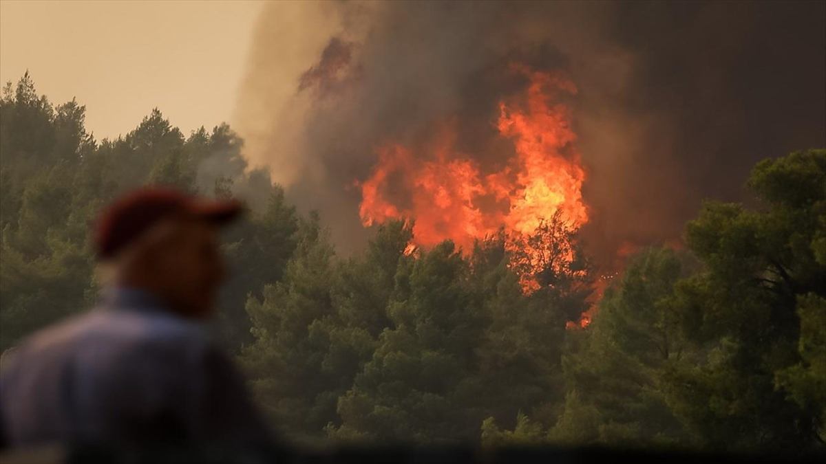 Υπόθεση εμπρησμού στον Θεολόγο: Ελεύθερος με περιοριστικούς όρους ο 14χρονος