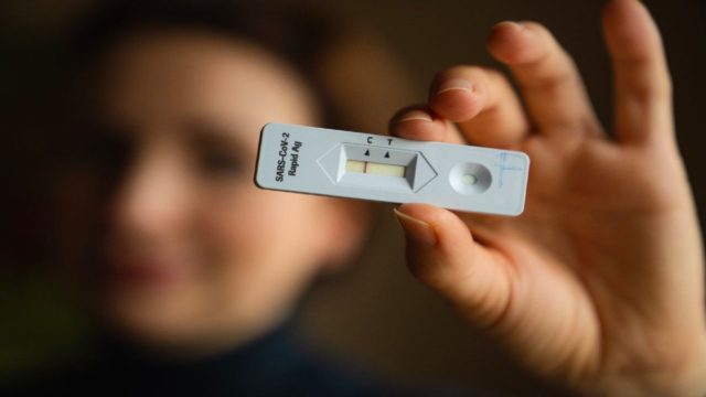 Ανεμβολίαστοι: Θα πληρώνουν μόνοι τους τα rapid test – Νέα τιμή