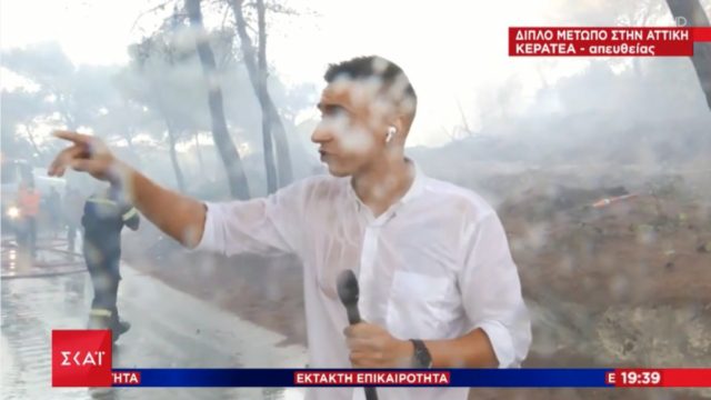 Τα… δύσκολα του ρεπορτάζ: Ρεπόρτερ του ΣΚΑΪ δέχθηκε ρίψη από καναντέρ στον αέρα