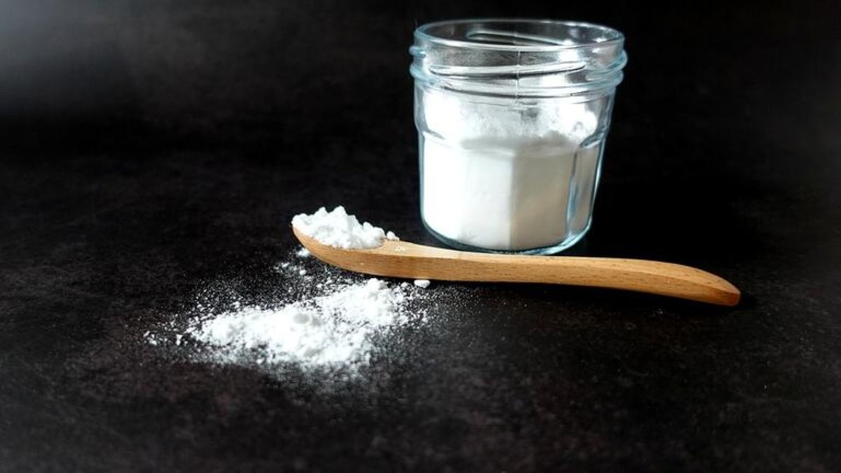 Έβαλε μαγειρική σόδα με αλάτι σε ένα φλιτζάνι και τα ρούφηξε με τη μύτη – Δεν φαντάζεστε ποια ασθένεια «τελείωσε»