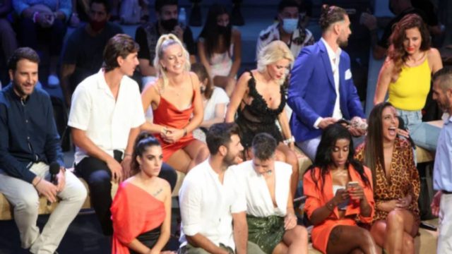 Παίκτης του Survivor έριξε… πόρτα στους συμπαίκτες του – Γιατί δεν μιλάει με κανέναν (ΦΩΤΟ)