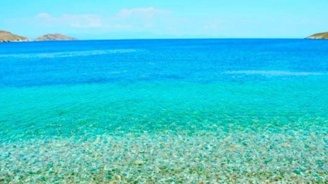 Η φωτογραφία της ημέρας: Κυριακή στα απέραντο γαλάζιο της Τήλου