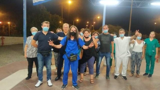 Απίστευτο! Τραυματιοφορέας έρχεται με τα πόδια από την Λάρισα στην Αθήνα για να διαμαρτυρηθεί για τις αναστολές