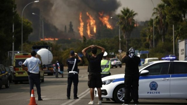 Φωτιά Βαρυμπόμπη: Σε ποιες περιοχές υπάρχουν διακοπές ρεύματος – Πότε θα αποκατασταθεί η ηλεκτροδότηση