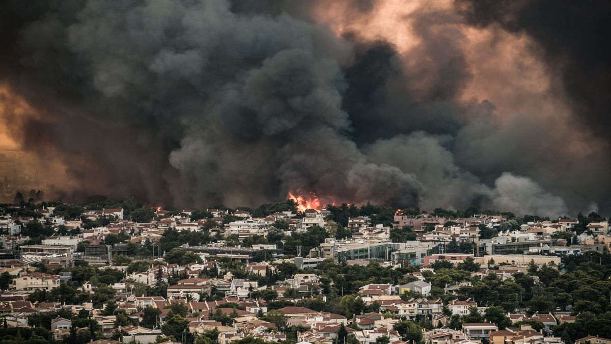Πρώτες εκτιμήσεις για την φωτιά στη Βαρυμπόμπη: «Έσκασε» μετασχηματιστής υψηλής τάσης