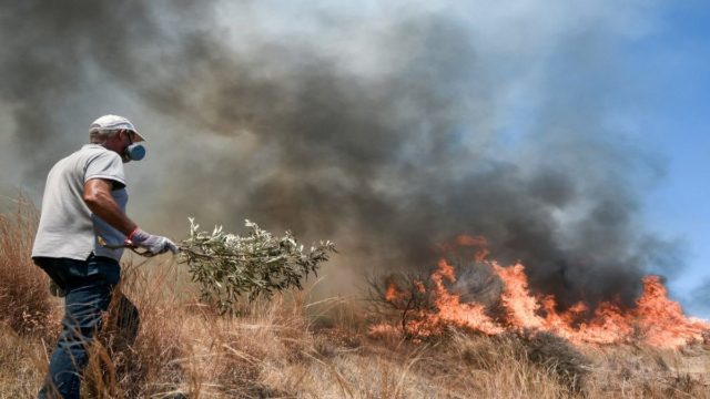 Εκκένωση στα Βίλια: Απομακρύνθηκαν 14 ηλικιωμένοι από το γηροκομείο – Θετικοί στον κορωνοϊό οι δυο