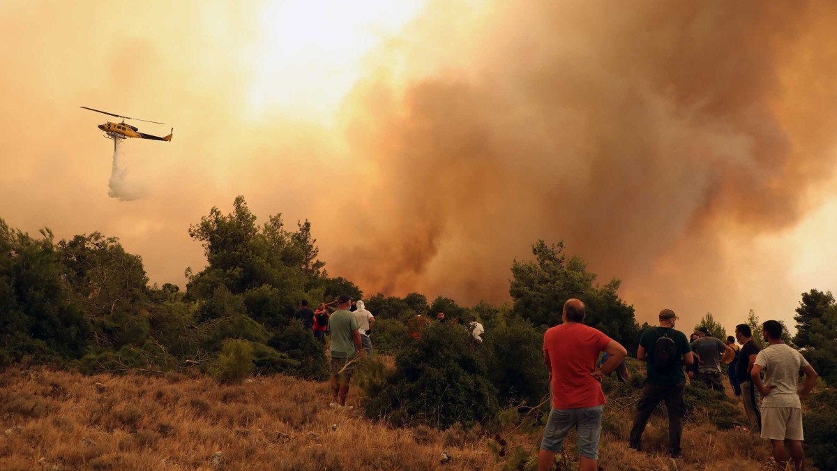 Κόλαση στα Βίλια: Εκκενώνονται κι άλλοι οικισμοί – Εφιαλτικό σενάριο για τη Μάνδρα