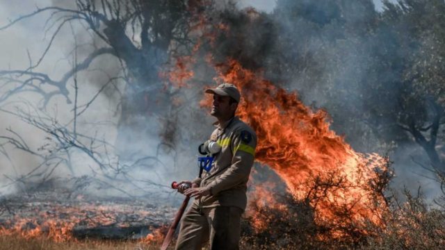 Η φωτογραφία της ημέρας: Οι ήρωες που μένουν μόνοι τους…