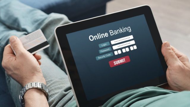Προσοχή! Νέα ηλεκτρονική απάτη –  Κλέβουν τους κωδικούς στο web banking