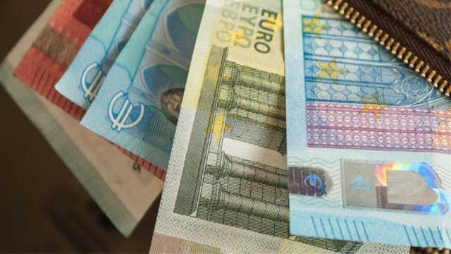 Επιδόματα και Συντάξεις: Μπαράζ πληρωμών την επόμενη εβδομάδα