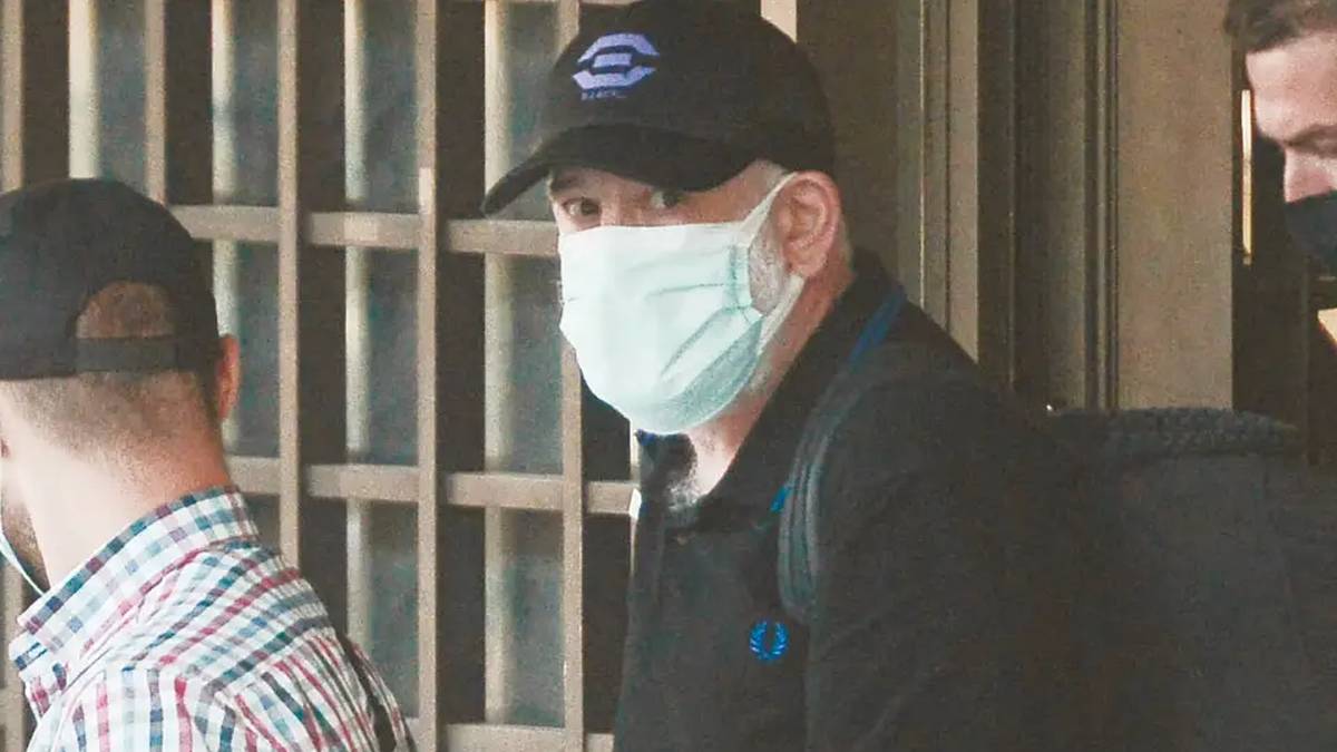 «Εκμεταλλεύτηκαν την έντονη ερωτική μου ζωή και τη δημοφιλία μου»: Σπάει την σιωπή του ο Πέτρος Φιλιππίδης μέσα από την φυλακή!