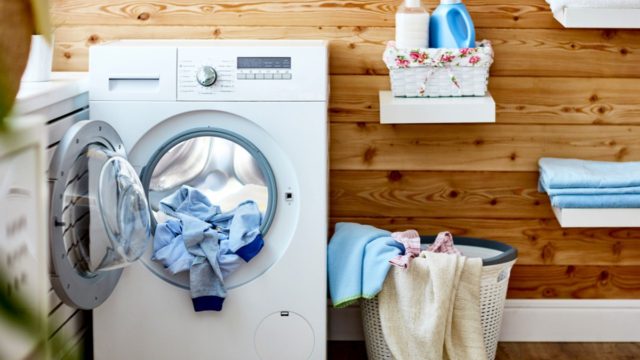 Το απόλυτο μυστικό για να βγαίνουν τα ρούχα απ’ το πλυντήριο σαν σιδερωμένα