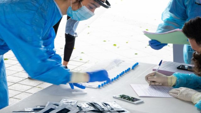 Κορωνοϊός: 1.319 κρούσματα, 28 θάνατοι και 378 διασωληνωμένοι