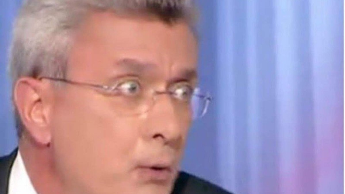 Έξαλλος ο Χατζηνικολάου: «Να ζητήσει συγγνώμη ο Αρχιεπίσκοπος Ελπιδοφόρος»