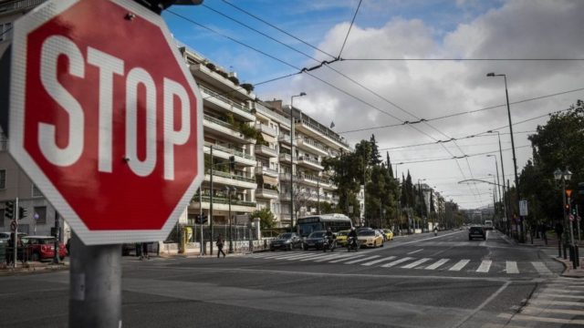 Καμπανάκι προς ανεμβολίαστους: Τα 3 μέτρα που επιστρέφουν τον χειμώνα με απόφαση της κυβέρνησης