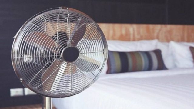 Μεγάλη προσοχή: Γιατί δεν πρέπει να κοιμάστε ποτέ με τον ανεμιστήρα ανοιχτό