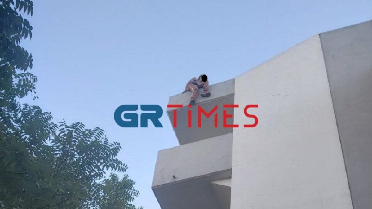 Θρίλερ στο Κερατσίνι: 19χρονη απειλούσε να πέσει από ταράτσα