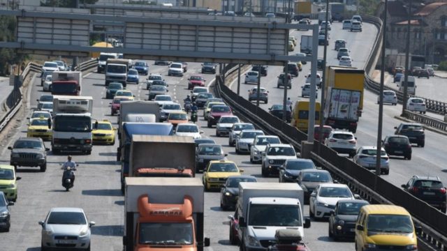 Ασπρόπυργος: Σοβαρό τροχαίο στην Αθηνών – Κορίνθου – Έκλεισε ο δρόμος