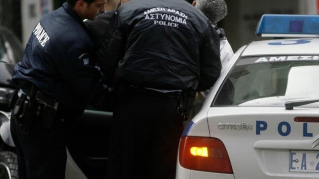 Θρίλερ στην Πάρο: Άνοιξε το κεφάλι αστυνομικού με σφυρί