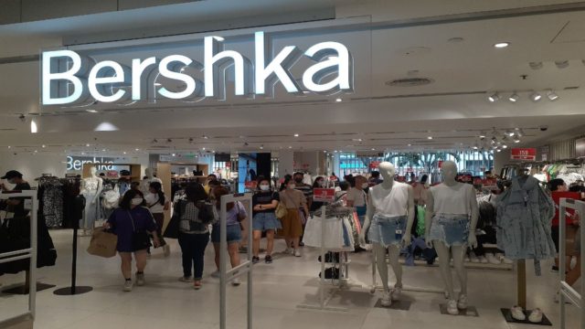 Bershka: Η φούστα που θα λατρέψεις σε τέλεια τιμή!