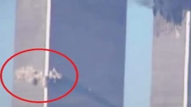 Αμερικανός πρώην πιλότος: “Δεν έπεσαν αεροπλάνα στους Δίδυμους Πύργους… Ήταν ολογράμματα”