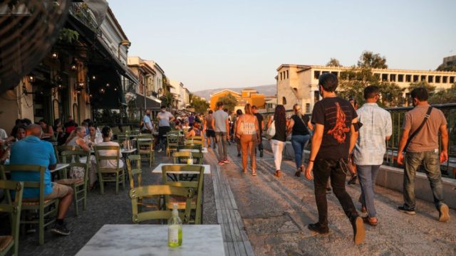 «Κλειδώνουν» τους ανεμβολίαστους – Τα μέτρα που ισχύουν από σήμερα 13/9